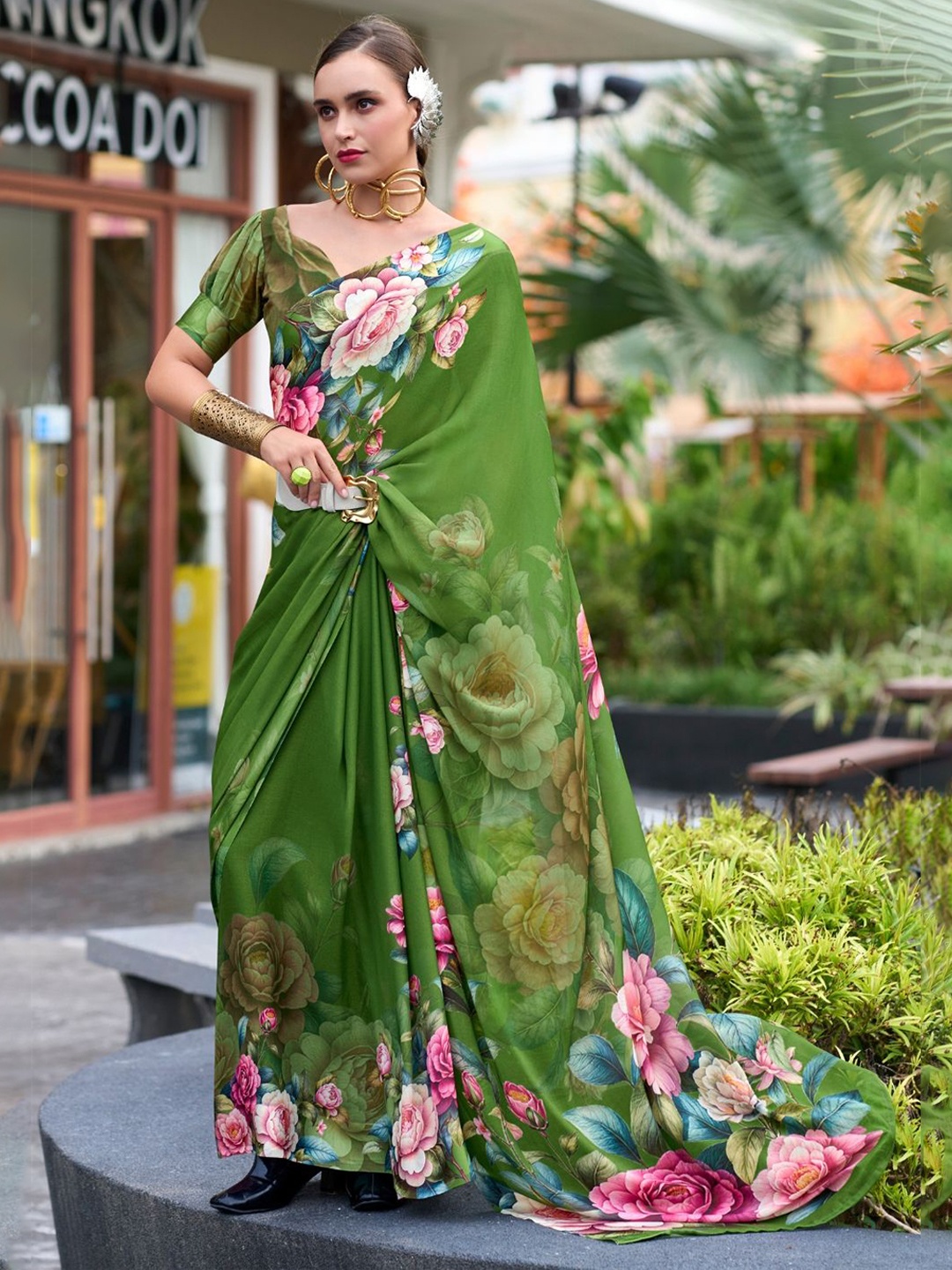 

DEVATITHI Pure Georgette Saree With Exclusive Print Saree, Green
