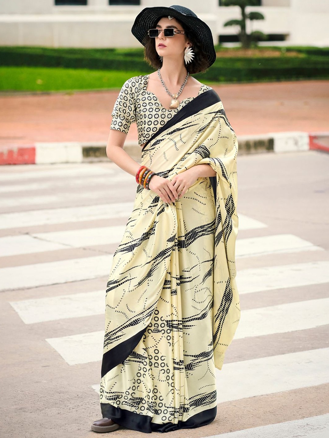 

DEVATITHI Green Japan Sattin Saree