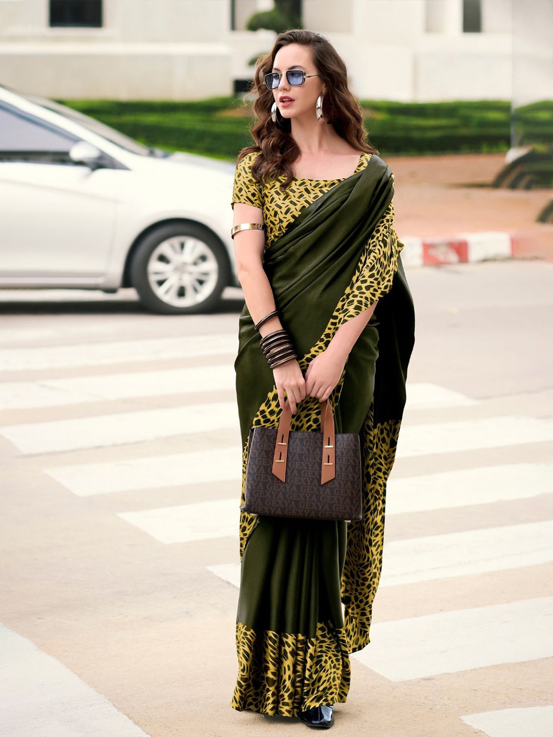 

DEVATITHI Satin Saree, Black