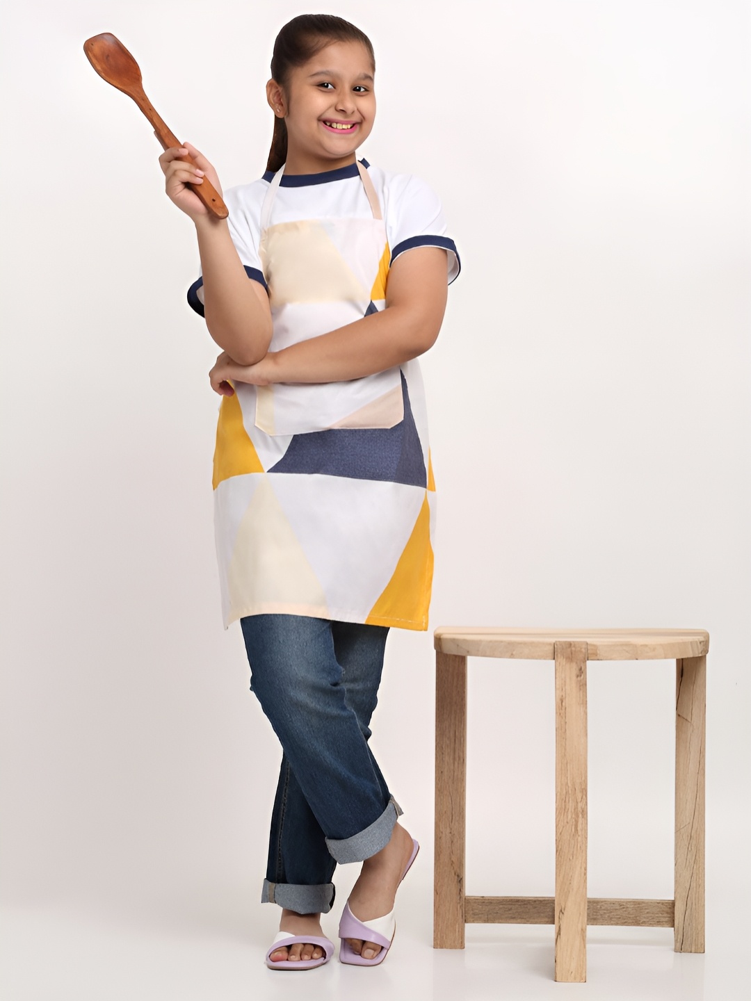 

Arrabi Kids White & Beige Printed Apron With 2 Patch Pockets