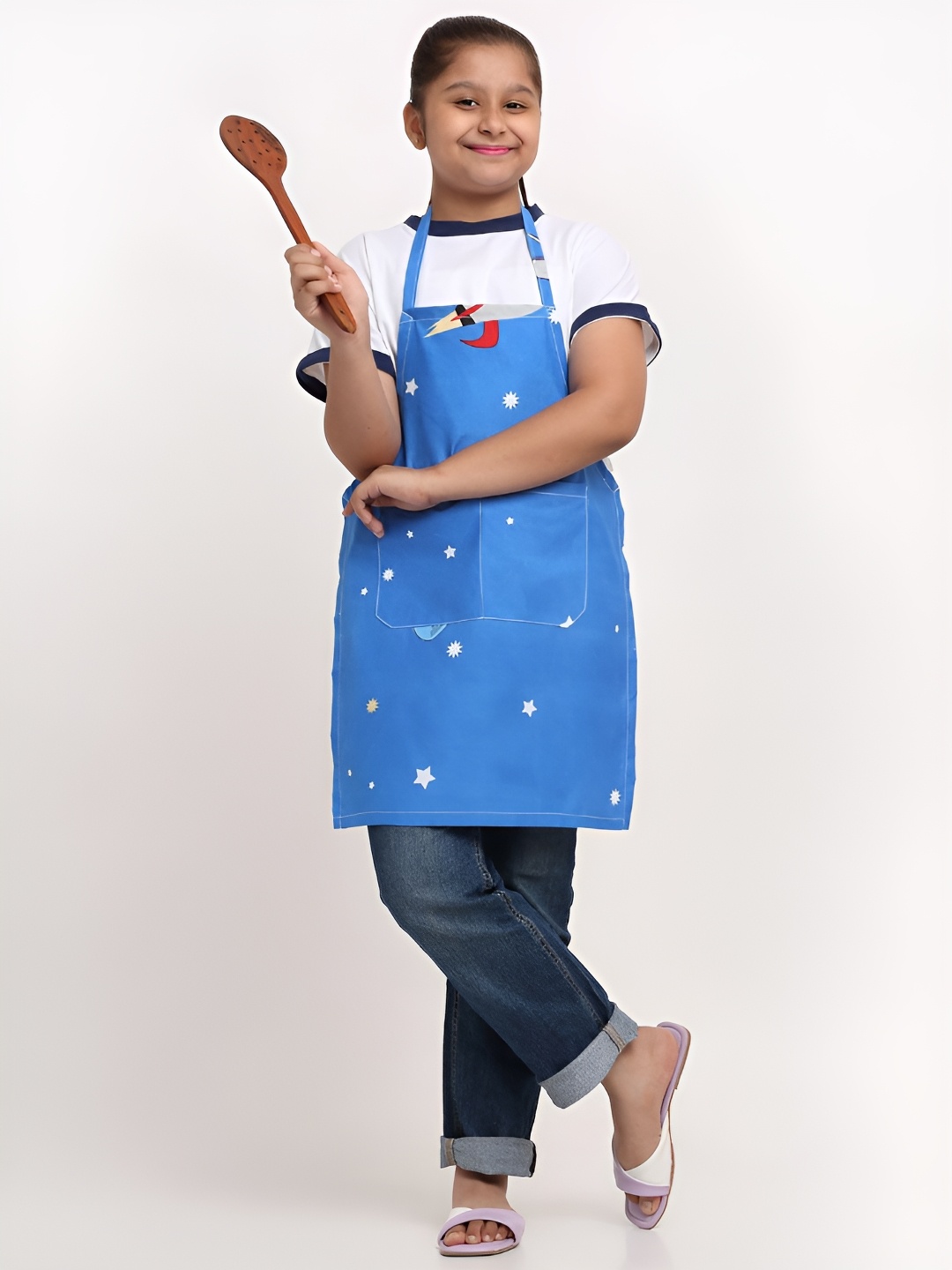 

Arrabi Kids Blue & White Printed Apron With 2 Patch Pockets
