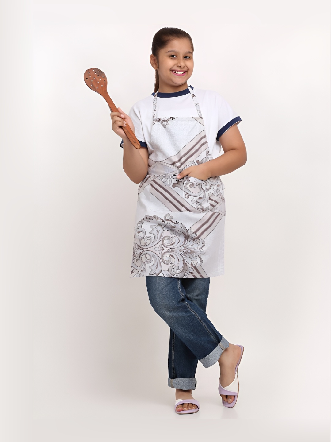 

Arrabi Kids Grey & Brown Floral Printed Apron With 2 Patch Pockets