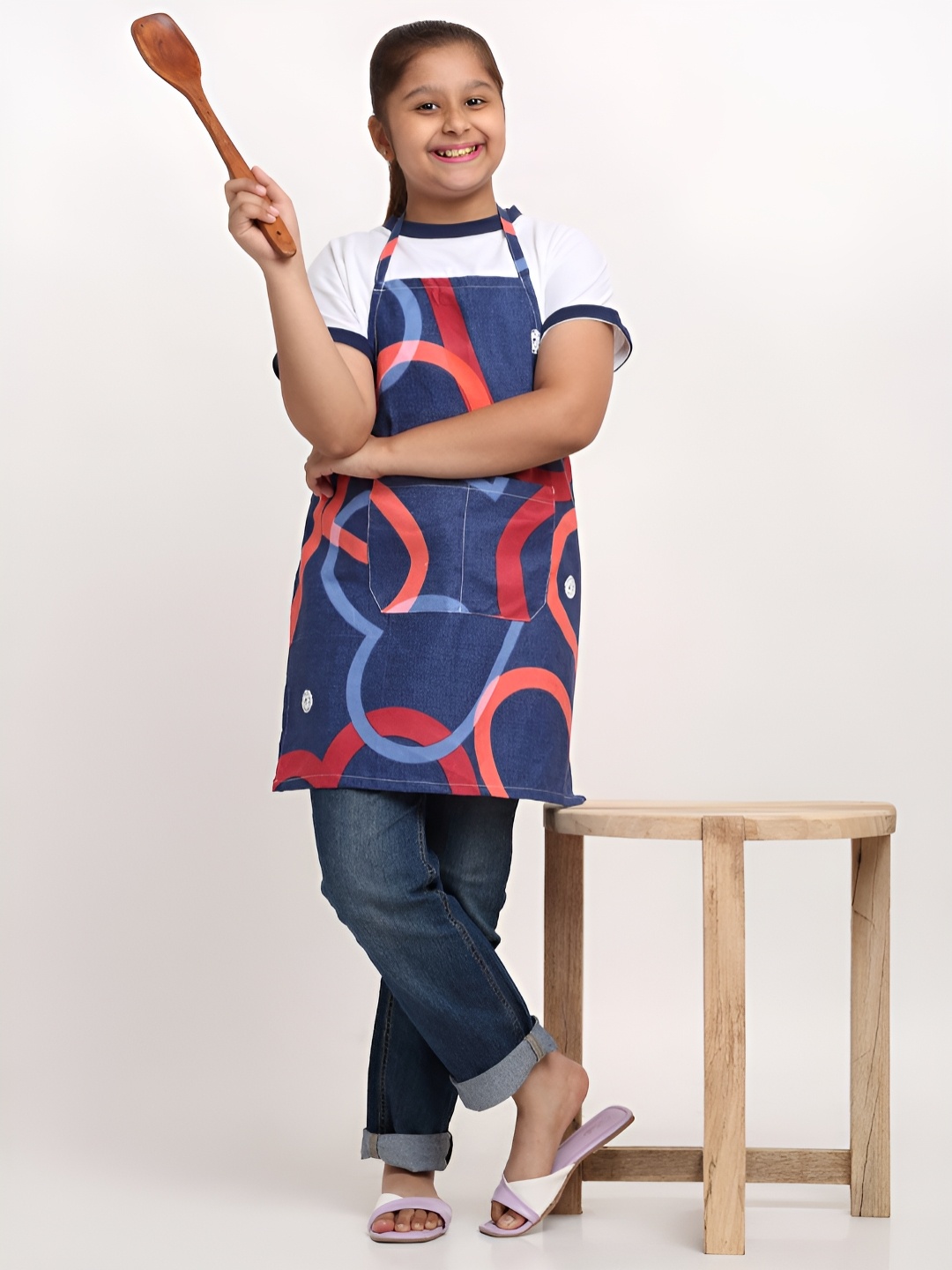 

Arrabi Kids Blue & Red Printed Apron With 2 Patch Pockets