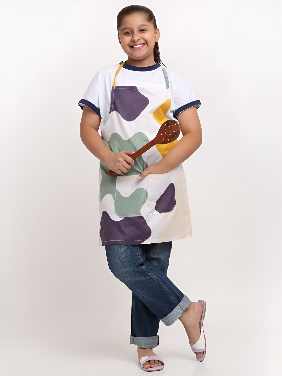 

Arrabi Kids Off White & Green Printed Aprons With 2 Patch Pockets