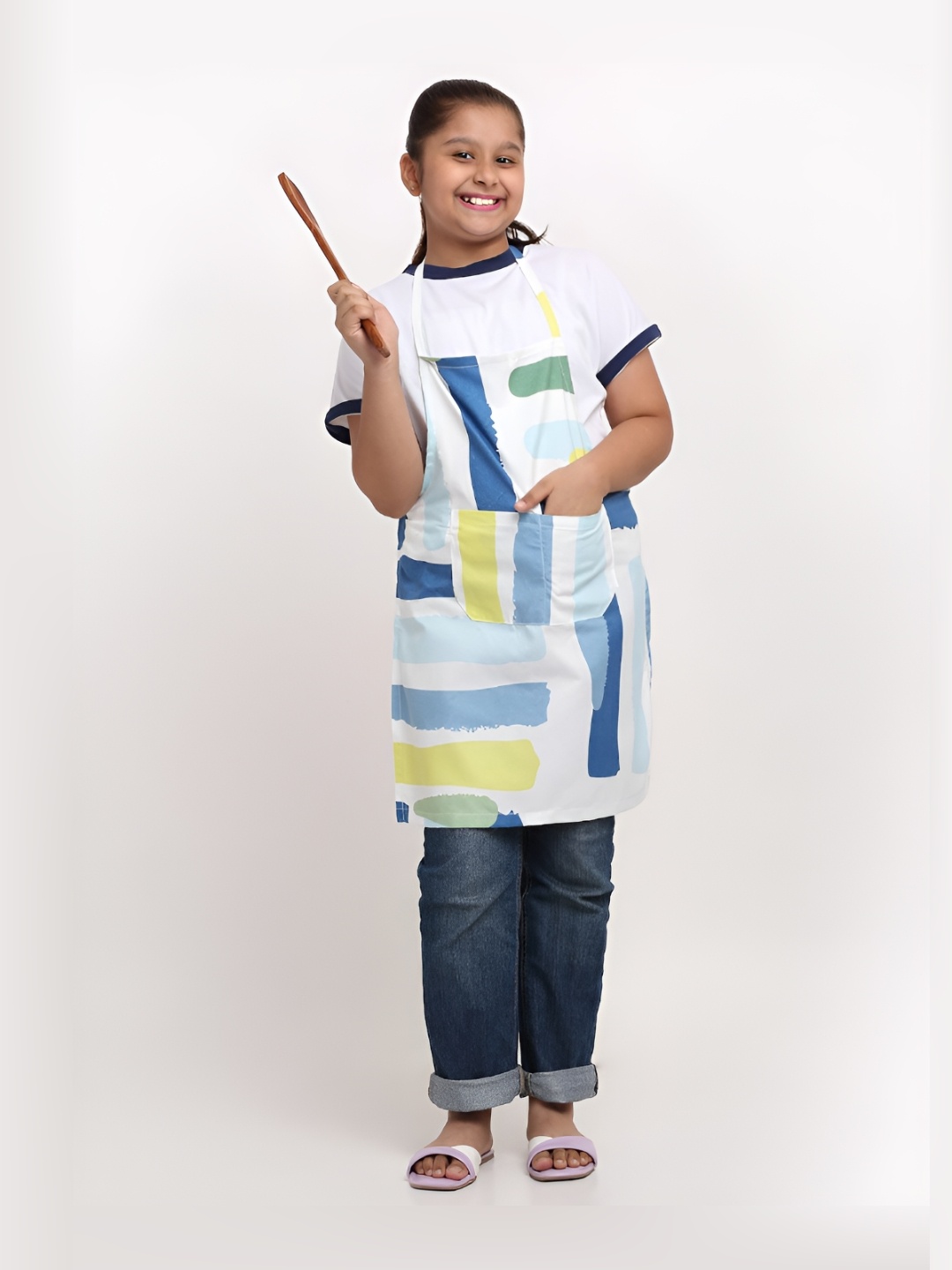 

Arrabi Kids White & Blue Printed Apron With Pocket