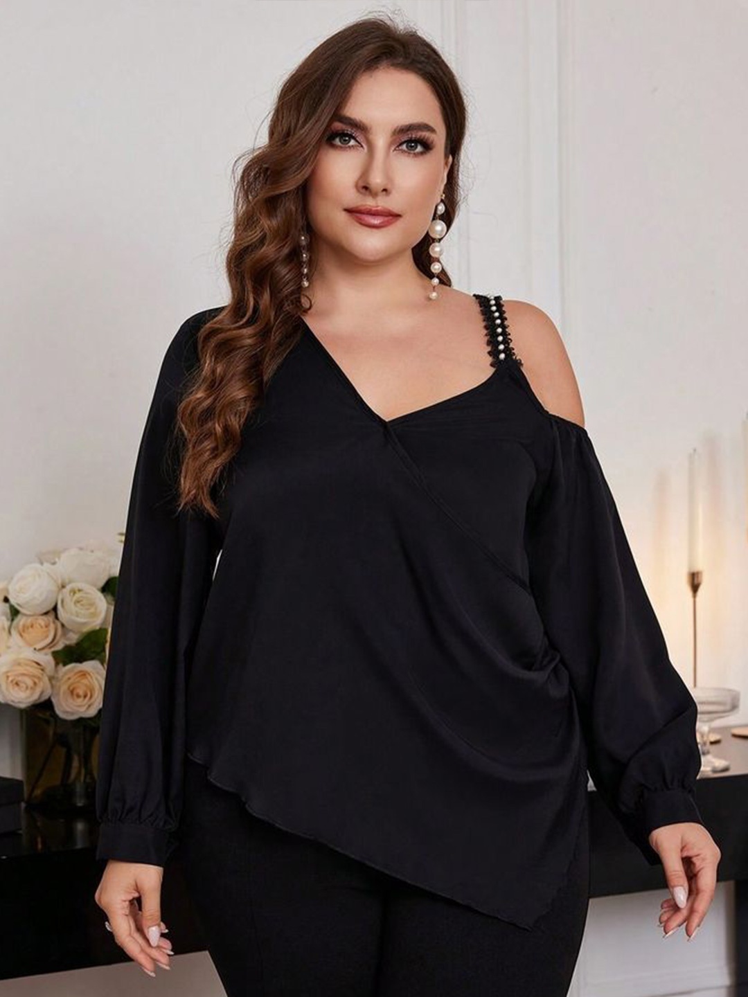 

LULU & SKY Women Cold-Shoulder Top, Black