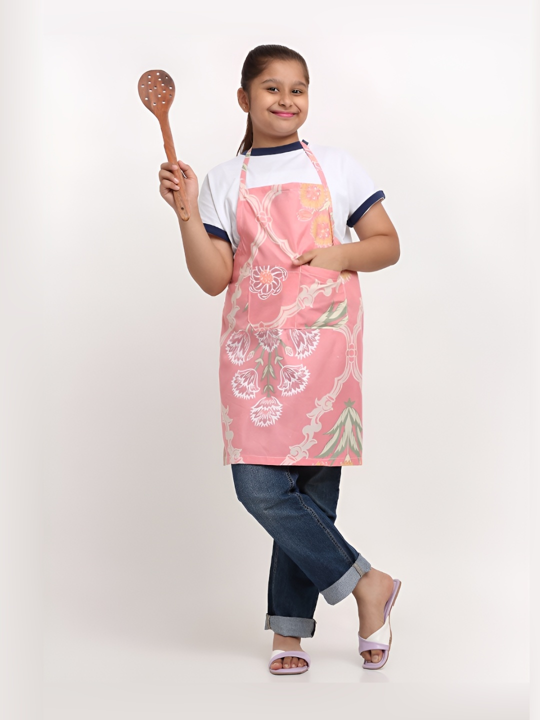 

Arrabi Kids Peach Colored & White Floral Printed Apron With Pockets