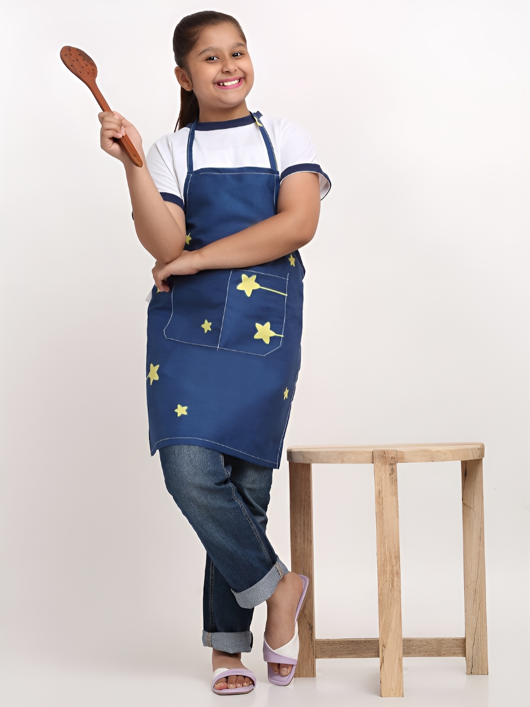 

Arrabi Kids Blue & Beige Printed Apron With 2 Patch Pockets