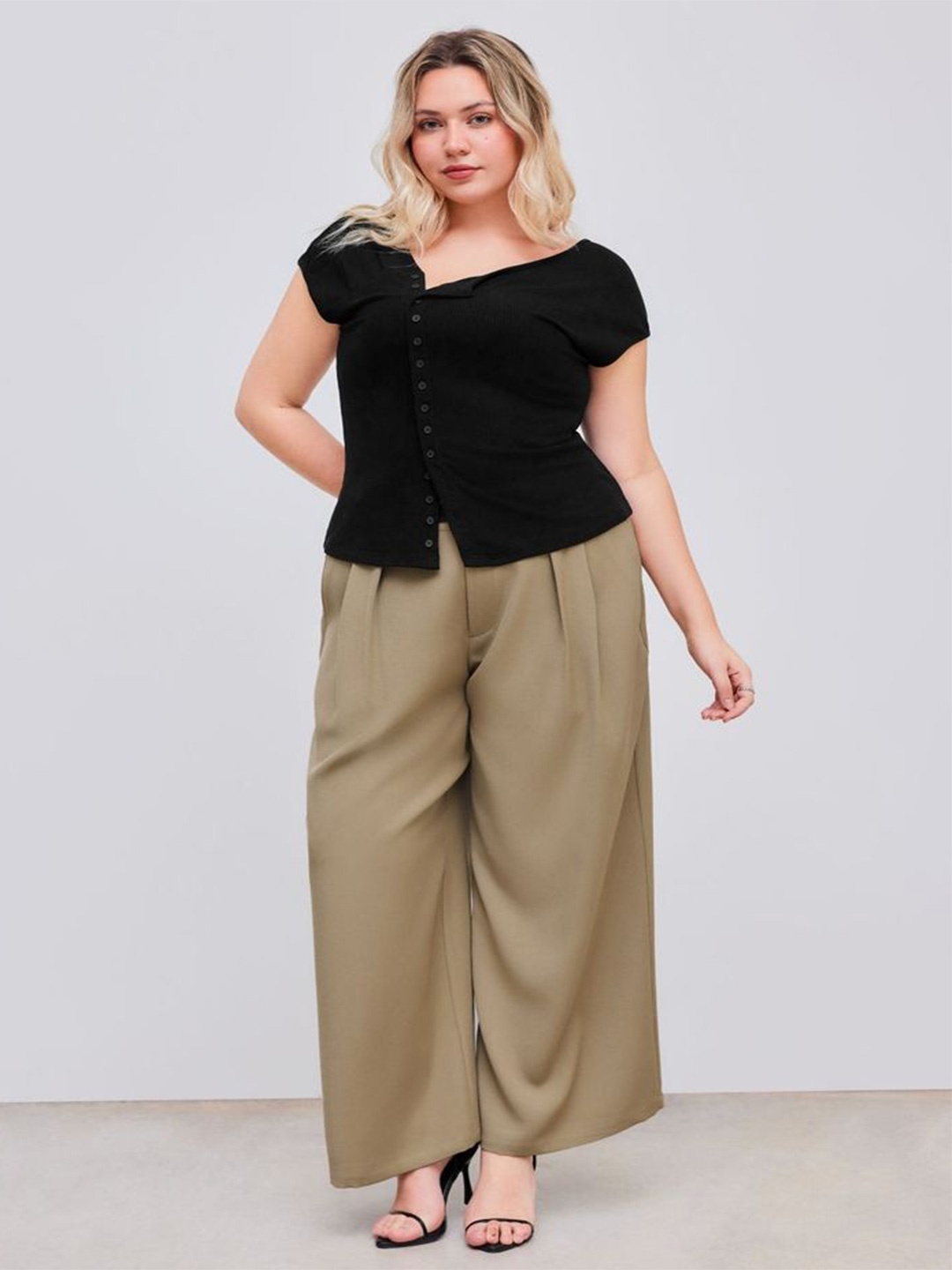 

LULU & SKY Women Plus Size Shirt Style Top, Black