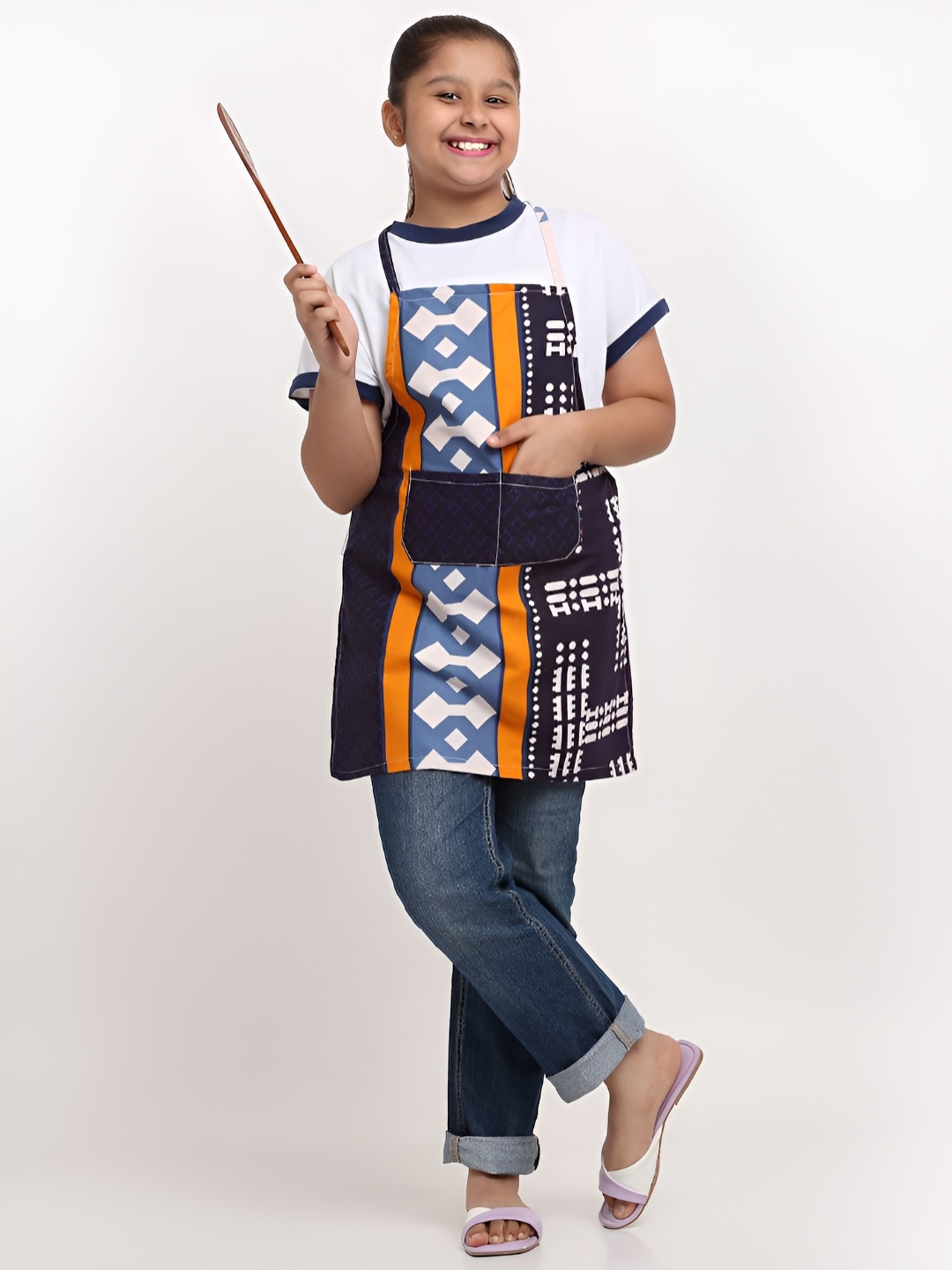 

Arrabi Kids Black & Blue Printed Apron With Pockets