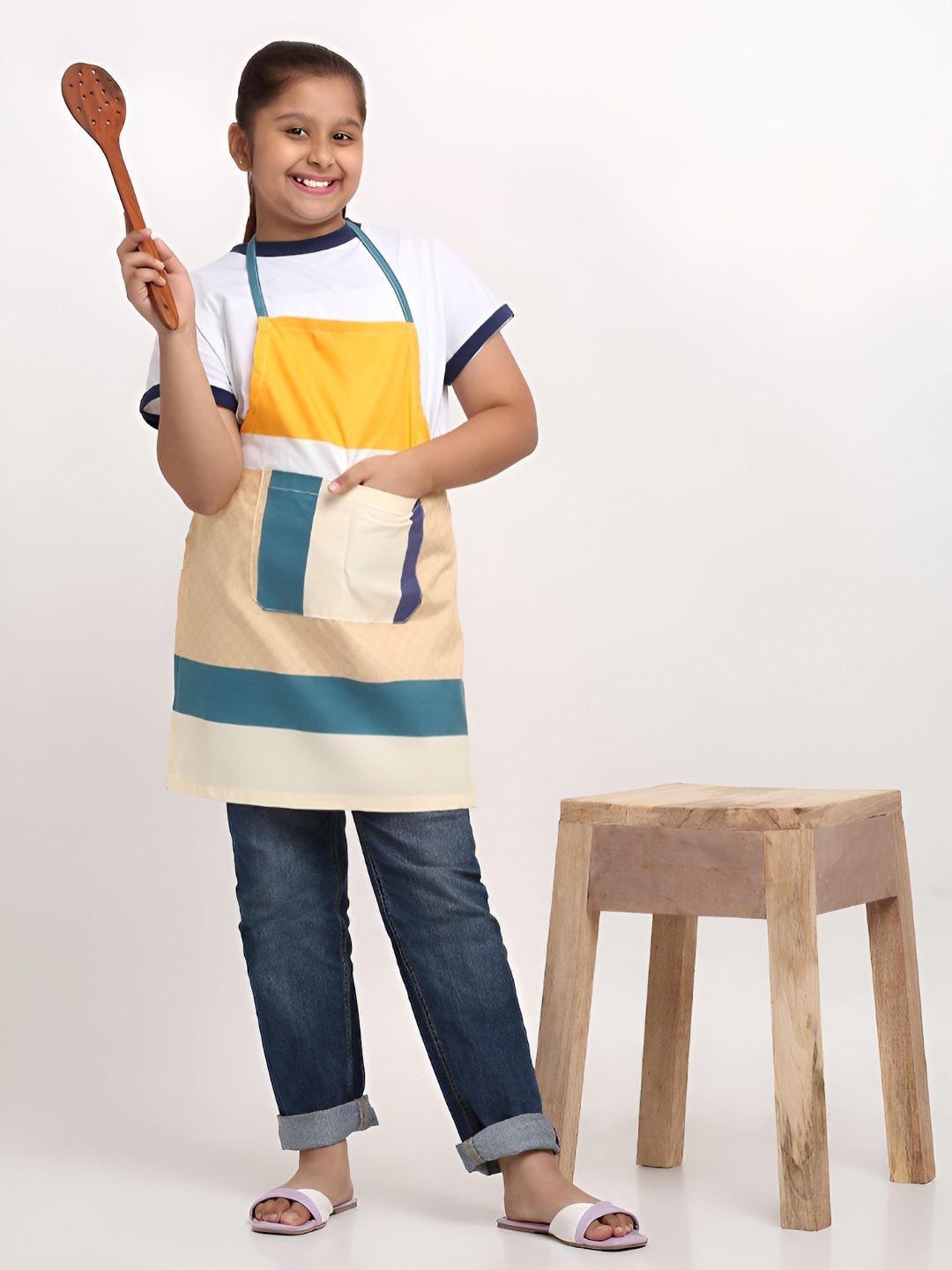 

Arrabi Kids Yellow & Beige Printed Apron With 2 Patch Pockets