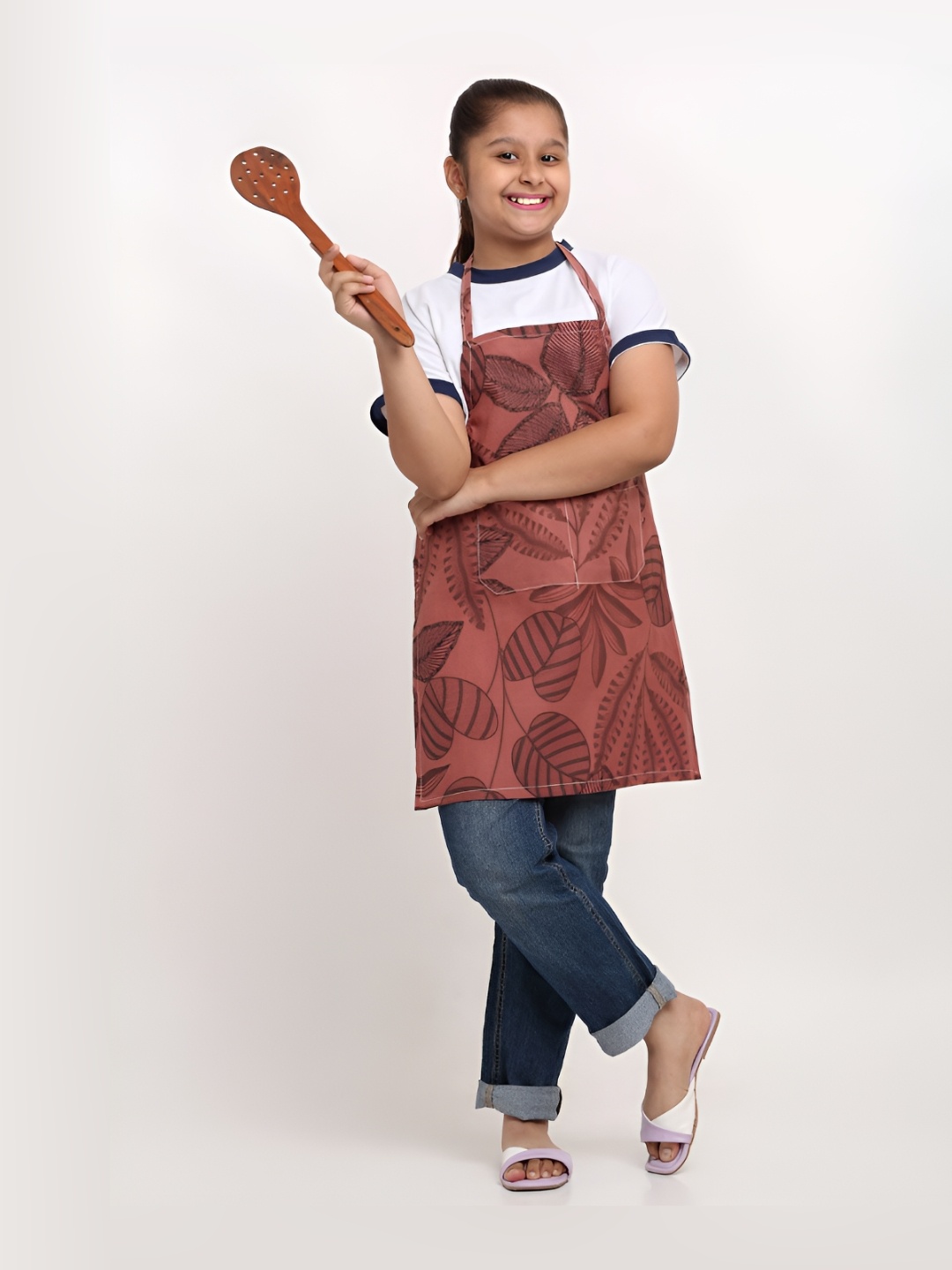

Arrabi Kids Brown & Black Floral Printed Apron With Pockets