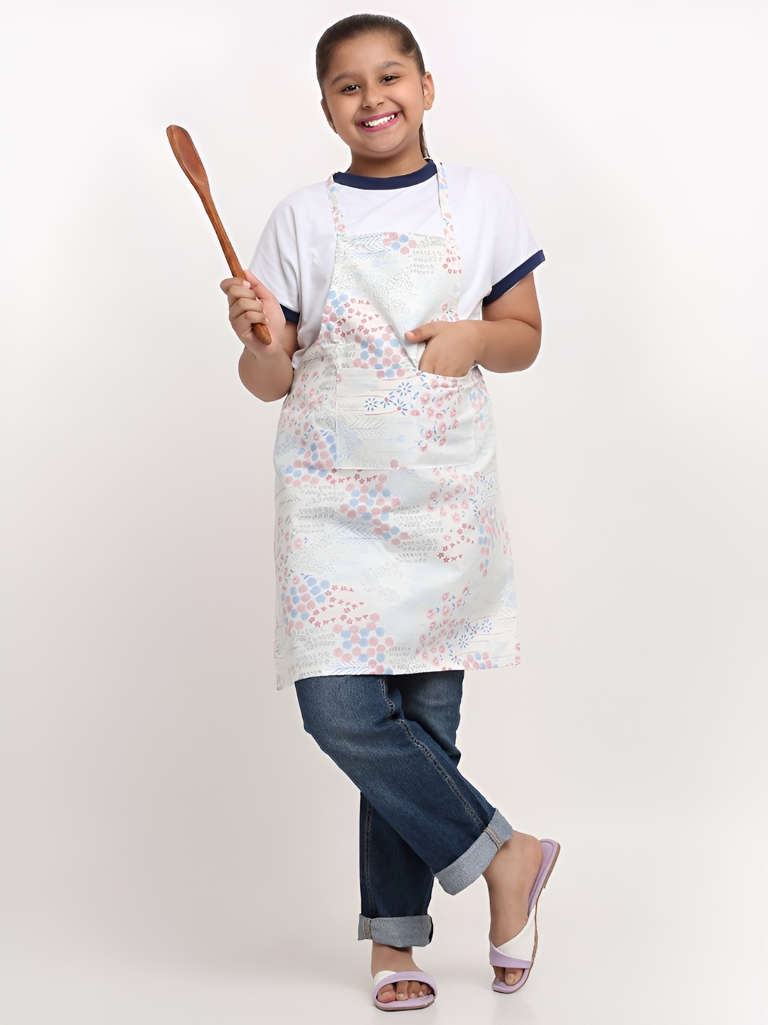 

Arrabi Kids White & Pink Printed Apron Apron With 2 Patch Pockets