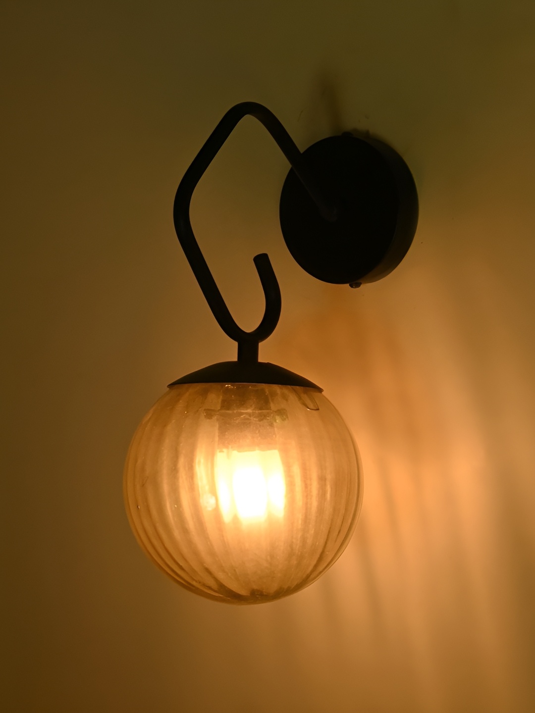 

Afast Gold-Toned & Black Metal Spherical Shaped Wall Lamp