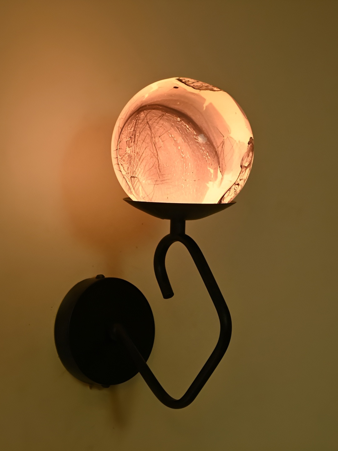 

Afast Black & White Printed Metal Spherical Shaped Wall Lamp