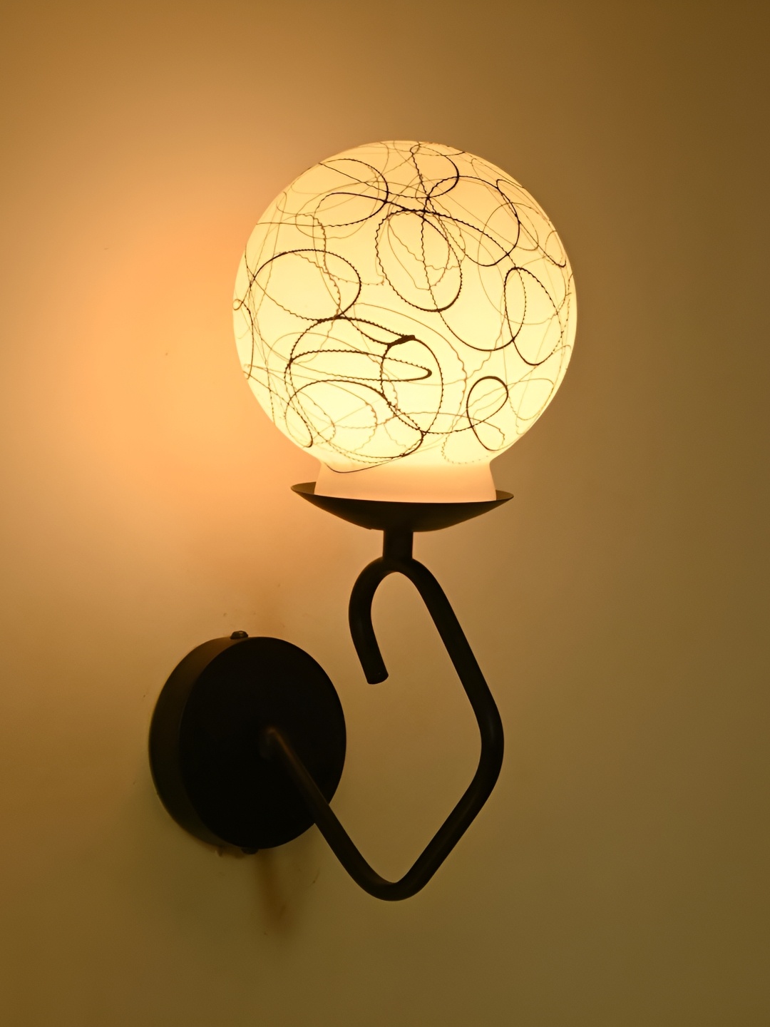

Afast Black & White Printed Metal Spherical Shaped Wall Lamp