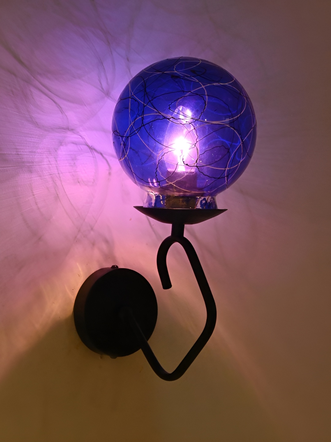 

Afast Blue & White Printed Metal Spherical Shaped Wall Lamp