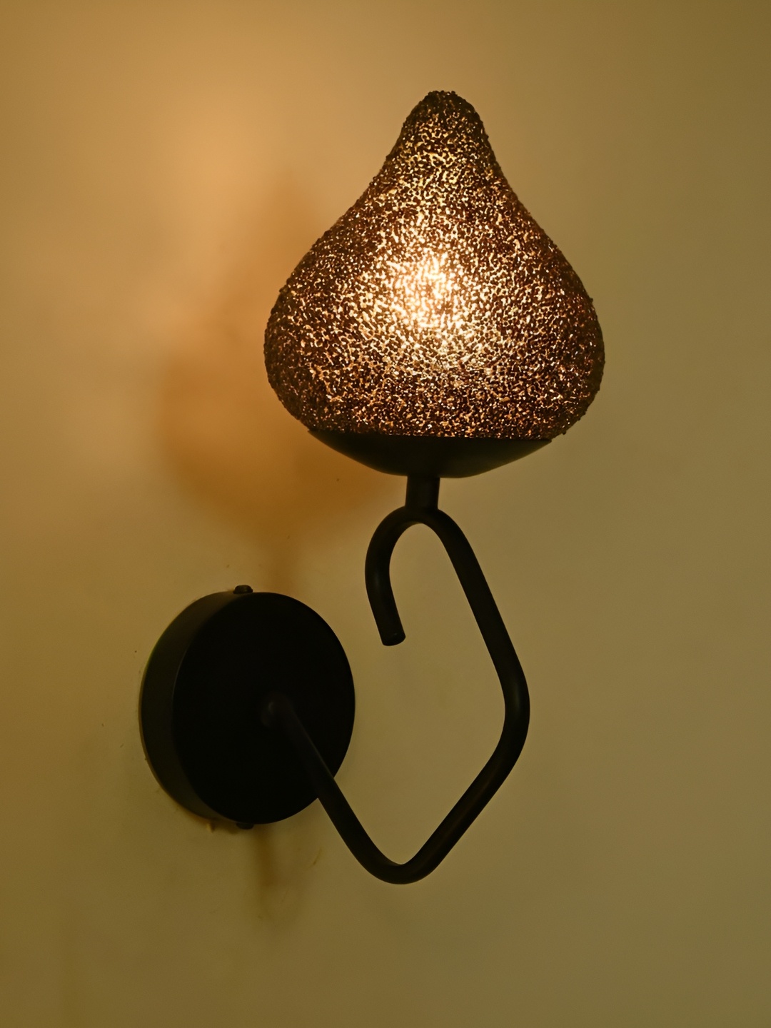 

Afast Black Textured Metal Abstract Shaped Wall Lamp