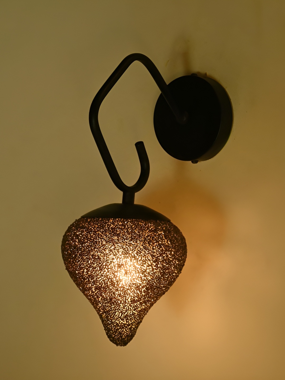 

Afast Black Textured Metal Abstract Shaped Wall Lamp