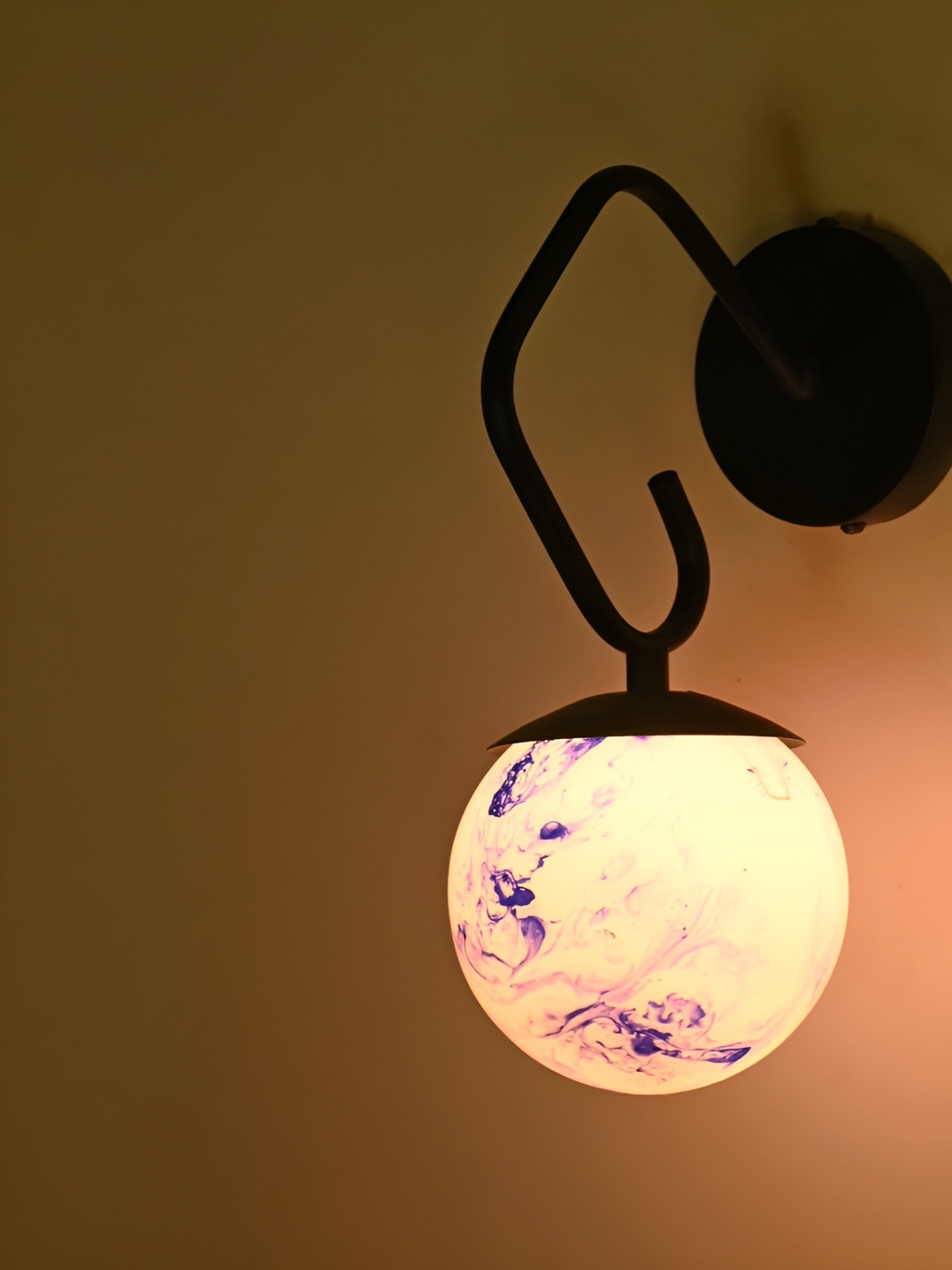 

Afast Blue & White Printed Metal Spherical Shaped Wall Lamp