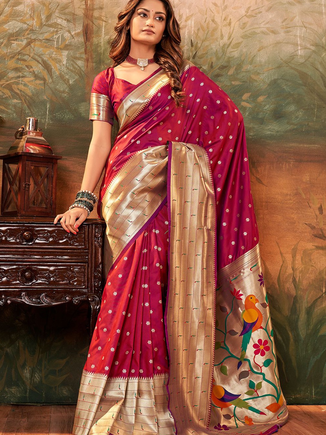 

DEVATITHI Women Silk Blend Paithani With Zari Weaving Saree, Red