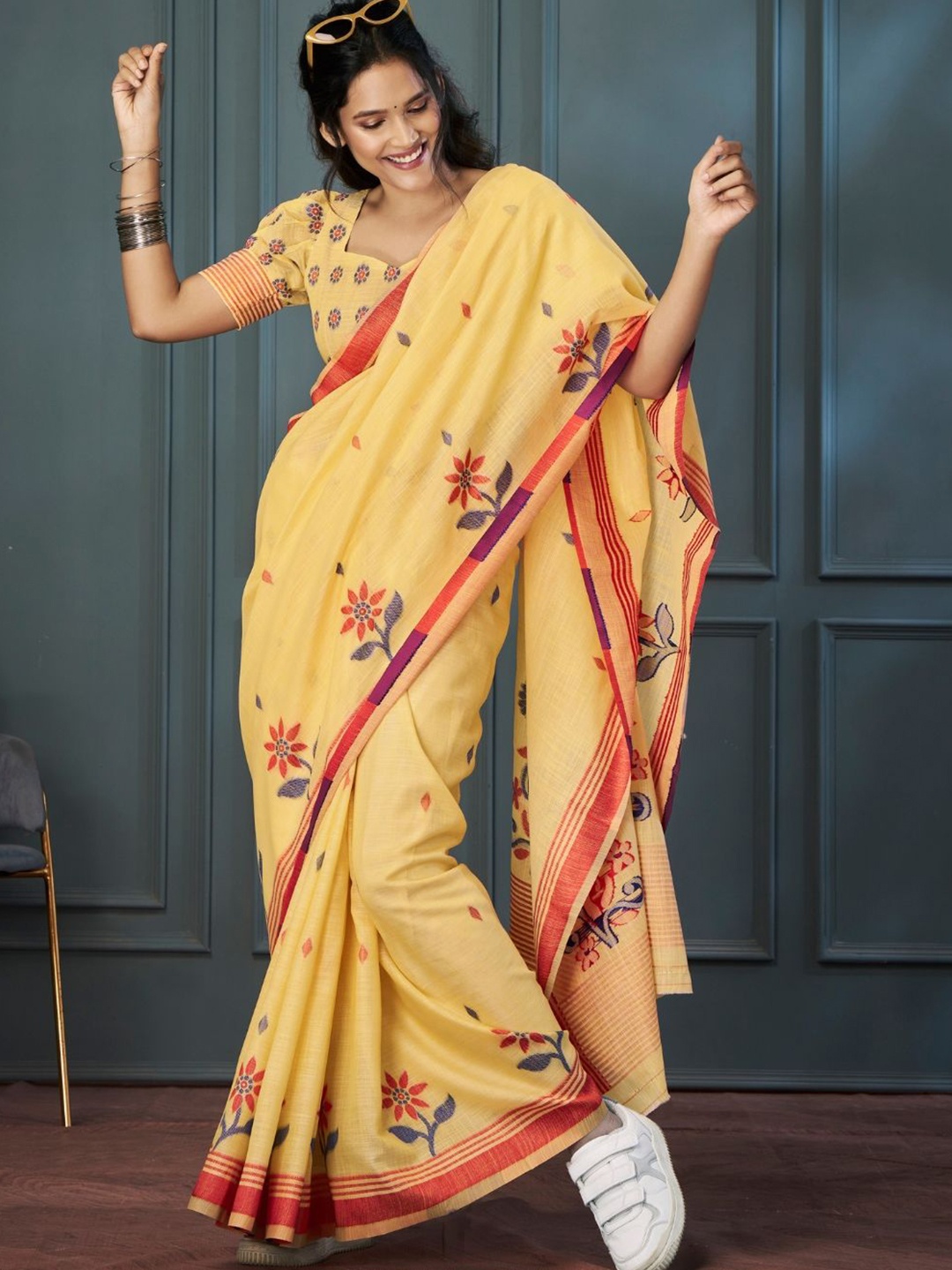 

DEVATITHI Women Printed With Beautiful Weaving Saree, Yellow