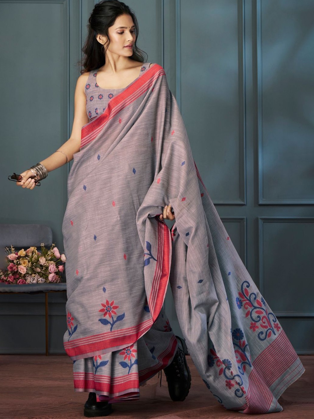 

DEVATITHI Handloom Linen with Beautiful Weaving Saree, Grey