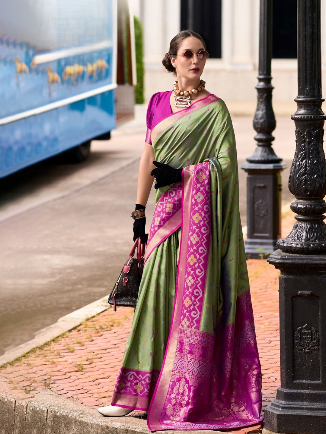 

DEVATITHI Soft Silk With Ikkat Border Saree, Green