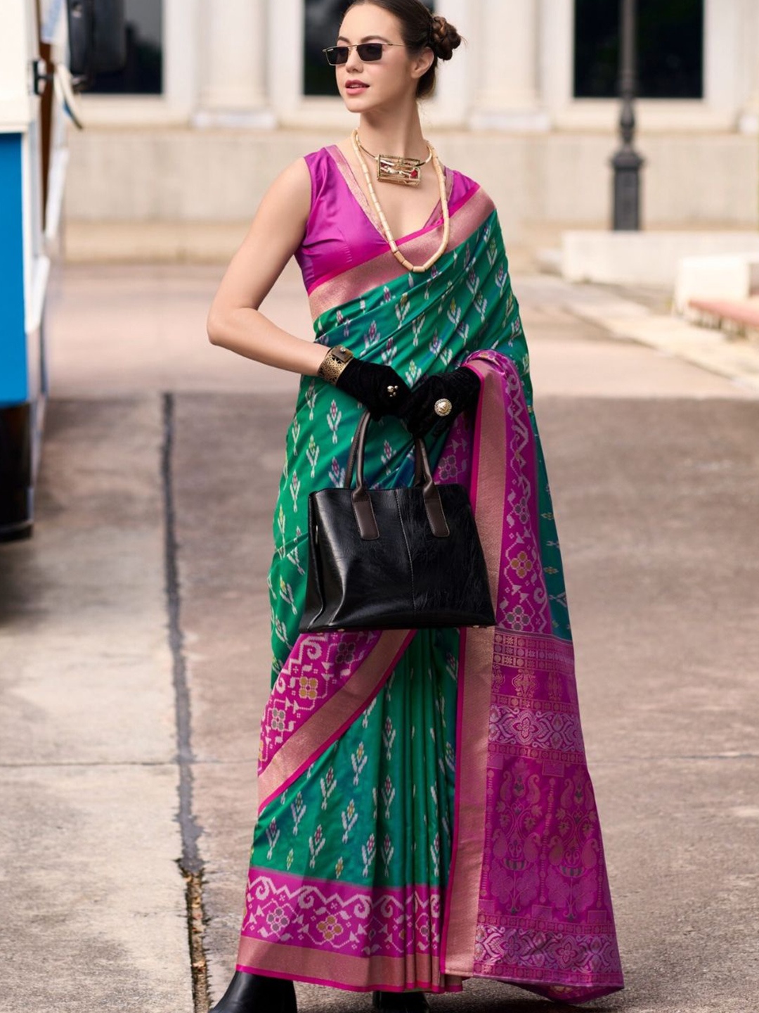 

DEVATITHI Soft Silk With Ikkat Border Saree, Green