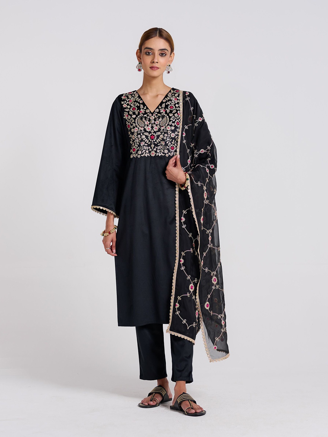 

Rustorange Gulzaar Floral Embroidered Thread Work Velvet Kurta & Trousers & Dupatta, Black