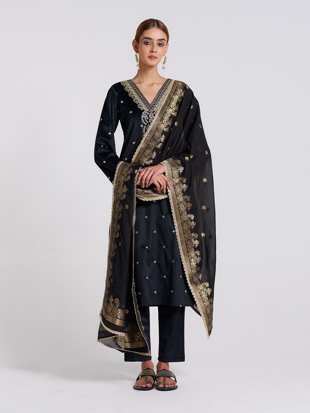 

Rustorange Varak Ethnic Motifs Embroidered Regular Velvet Kurta With Trousers With Dupatta, Black