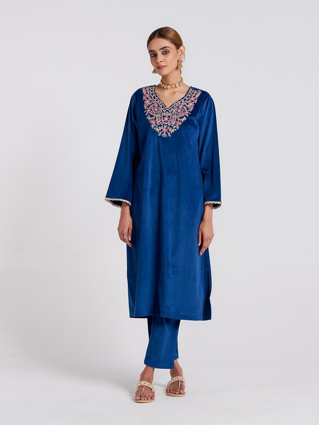 

Rustorange Amara Women Ethnic Motifs Embroidered Regular Velvet Kurta With Salwar, Blue