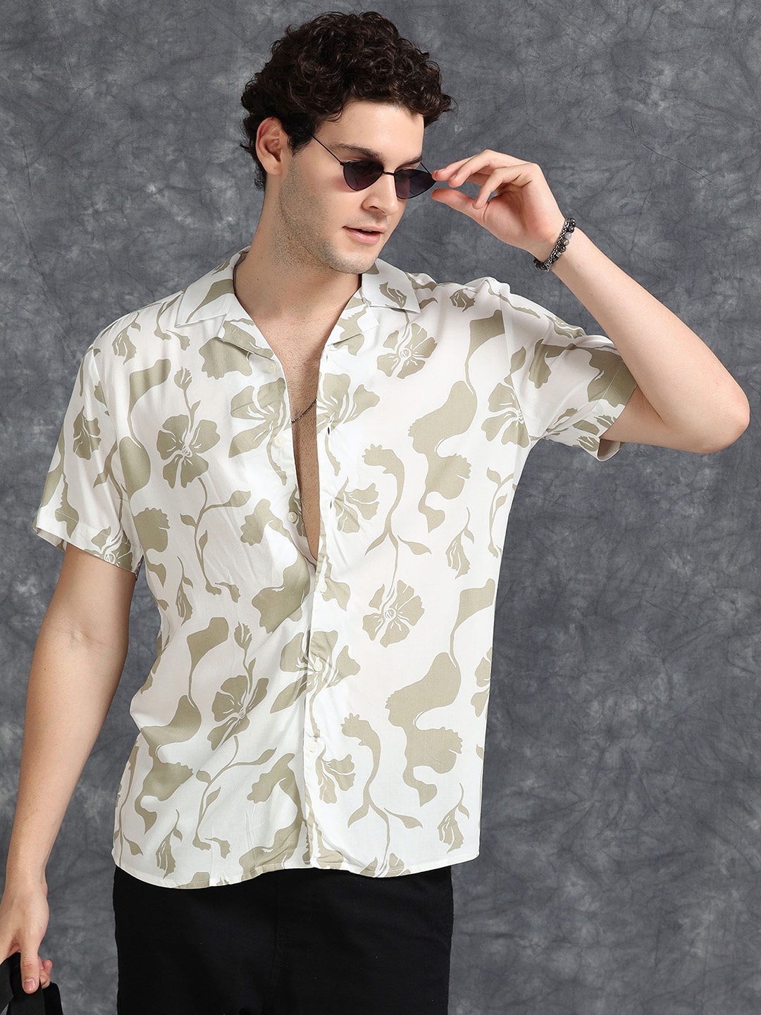 

StitchX Men's Slim Fit Half Sleeve Floral Print Cuban Collar Shirt, White
