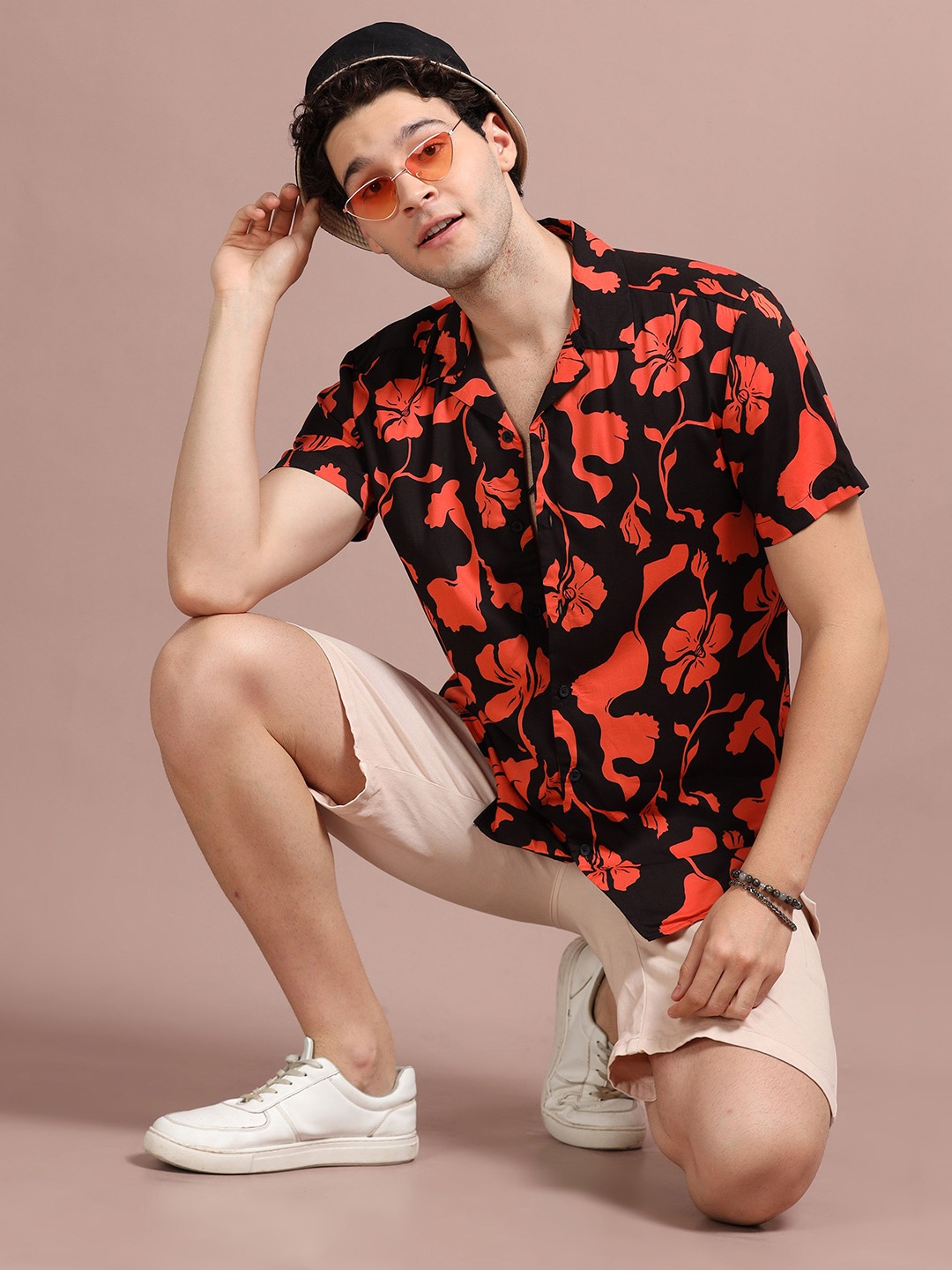 

StitchX Men Slim Fit Half Sleeve Textured Floral Printed Cuban Collar Shirt, Black