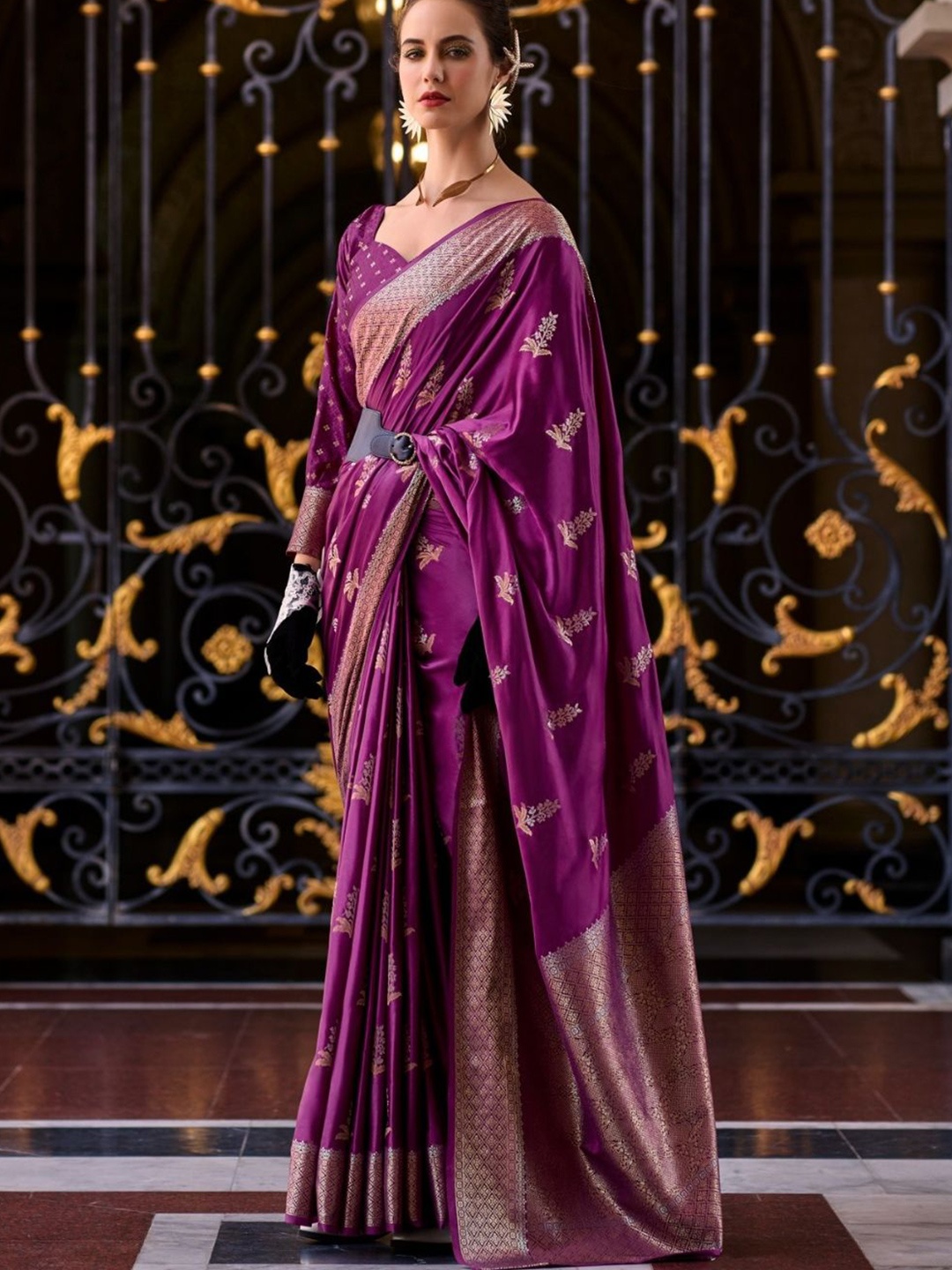 

DEVATITHI Woven Design Zari Sattin Mungha Silk Saree, Purple