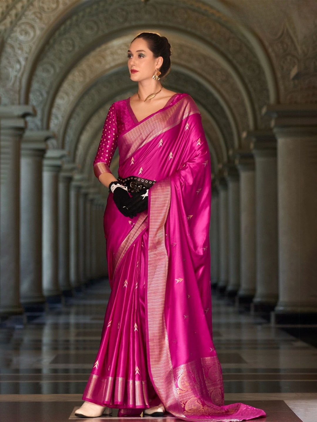 

DEVATITHI Ethnic Motifs Zari Satin Mungha Silk Saree, Magenta