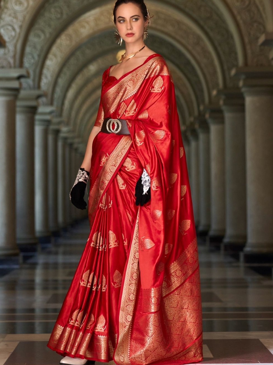 

DEVATITHI Woven Design Zari Satin Mungha Silk Saree, Red
