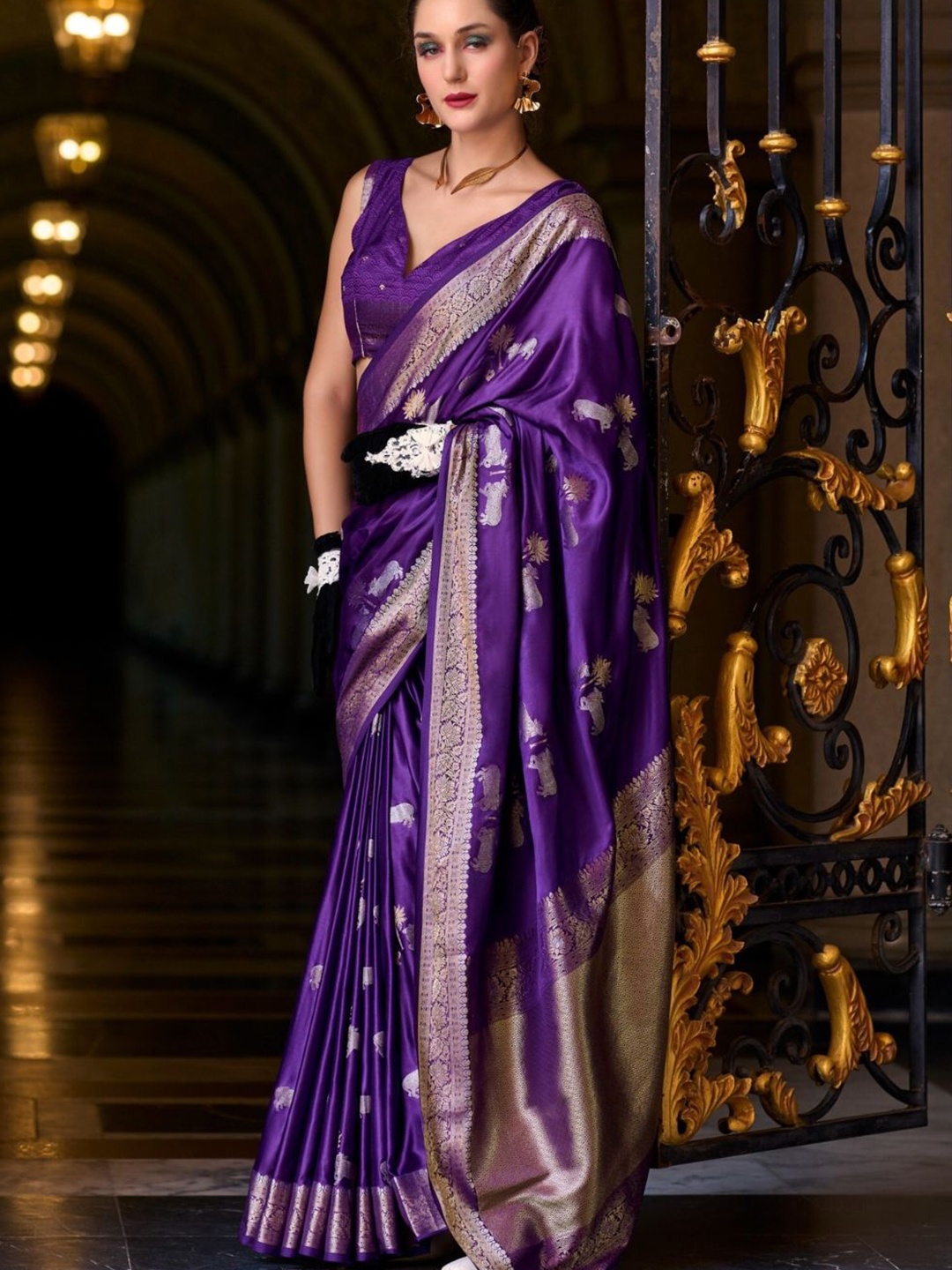 

DEVATITHI Woven Design Zari Satin Mungha Silk Saree, Purple