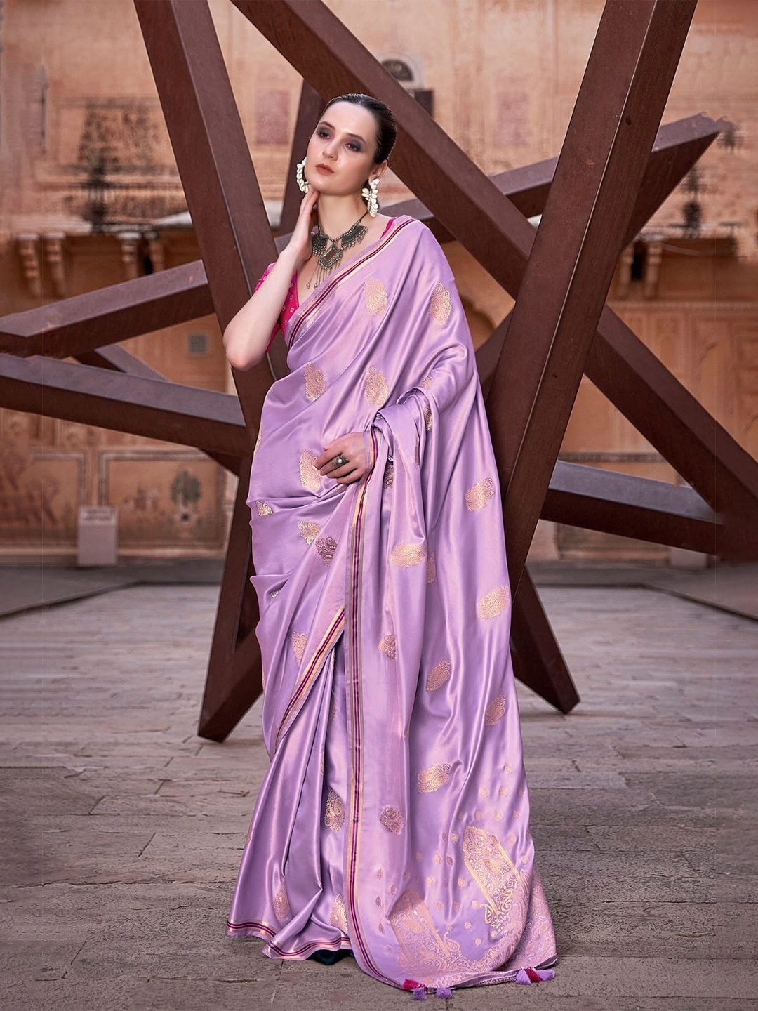 

DEVATITHI Pure Satin With Zari Weaving & Contrast Blouse Saree, Lavender