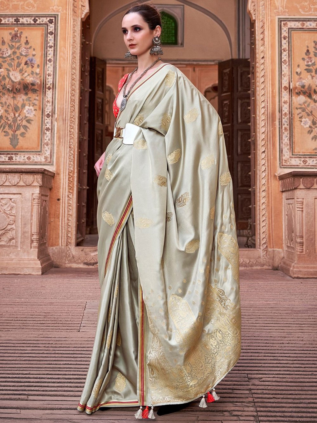 

DEVATITHI Pure Satin With Zari Weaving & Contrast Blouse Saree, Grey