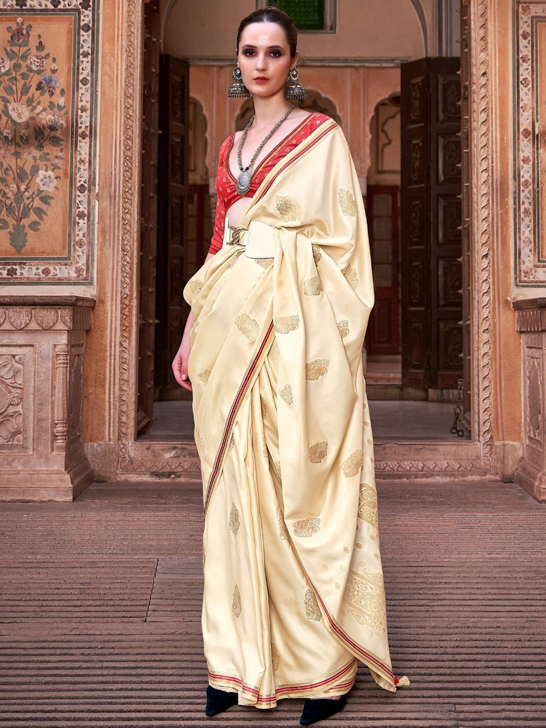 

DEVATITHI Pure Satin With Zari Weaving & Contrast Blouse Saree, Cream
