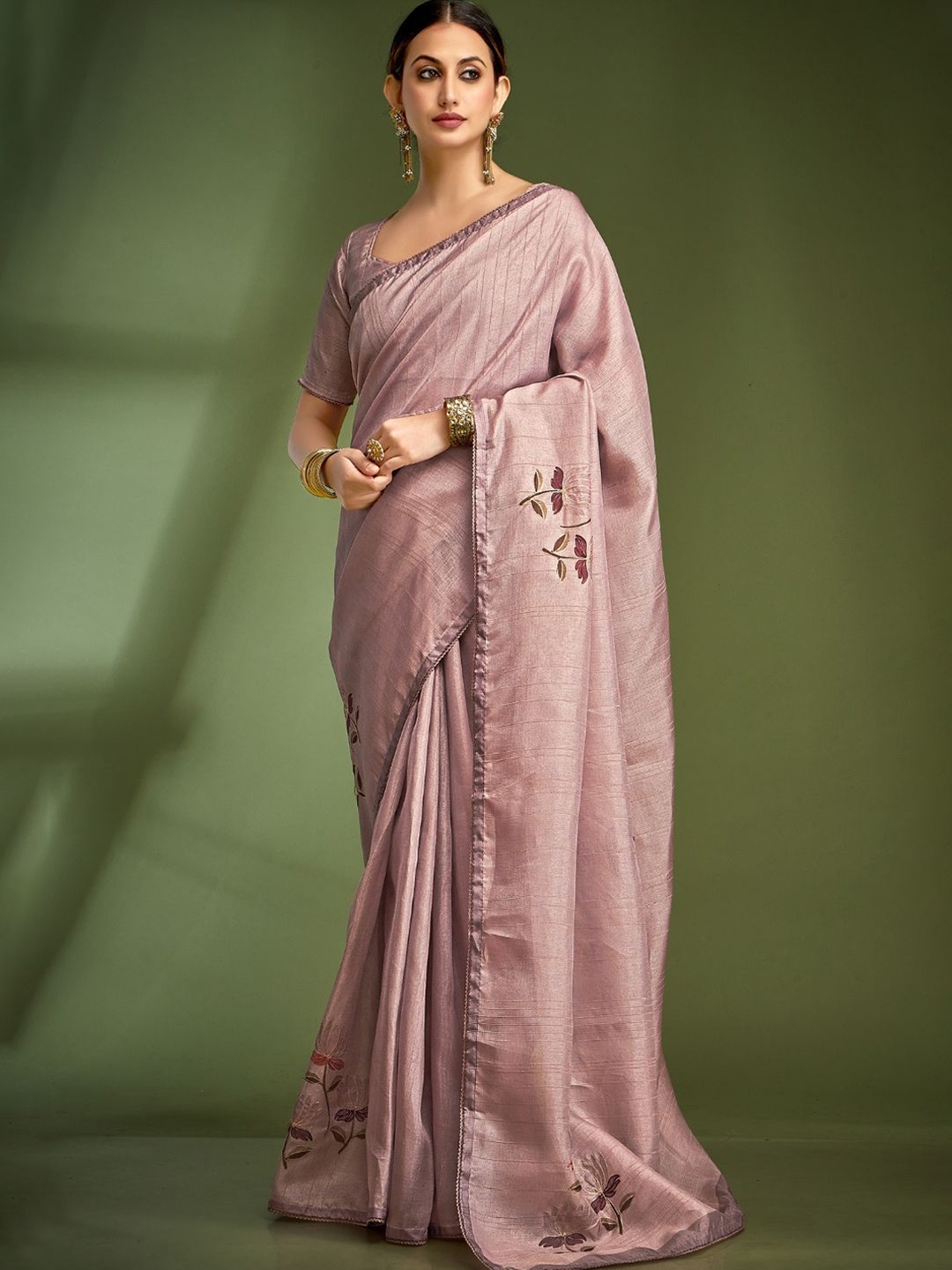 

DEVATITHI Floral Pure Tusser With Hand Touched Work and Amazing Designer Blouse Saree, Lavender