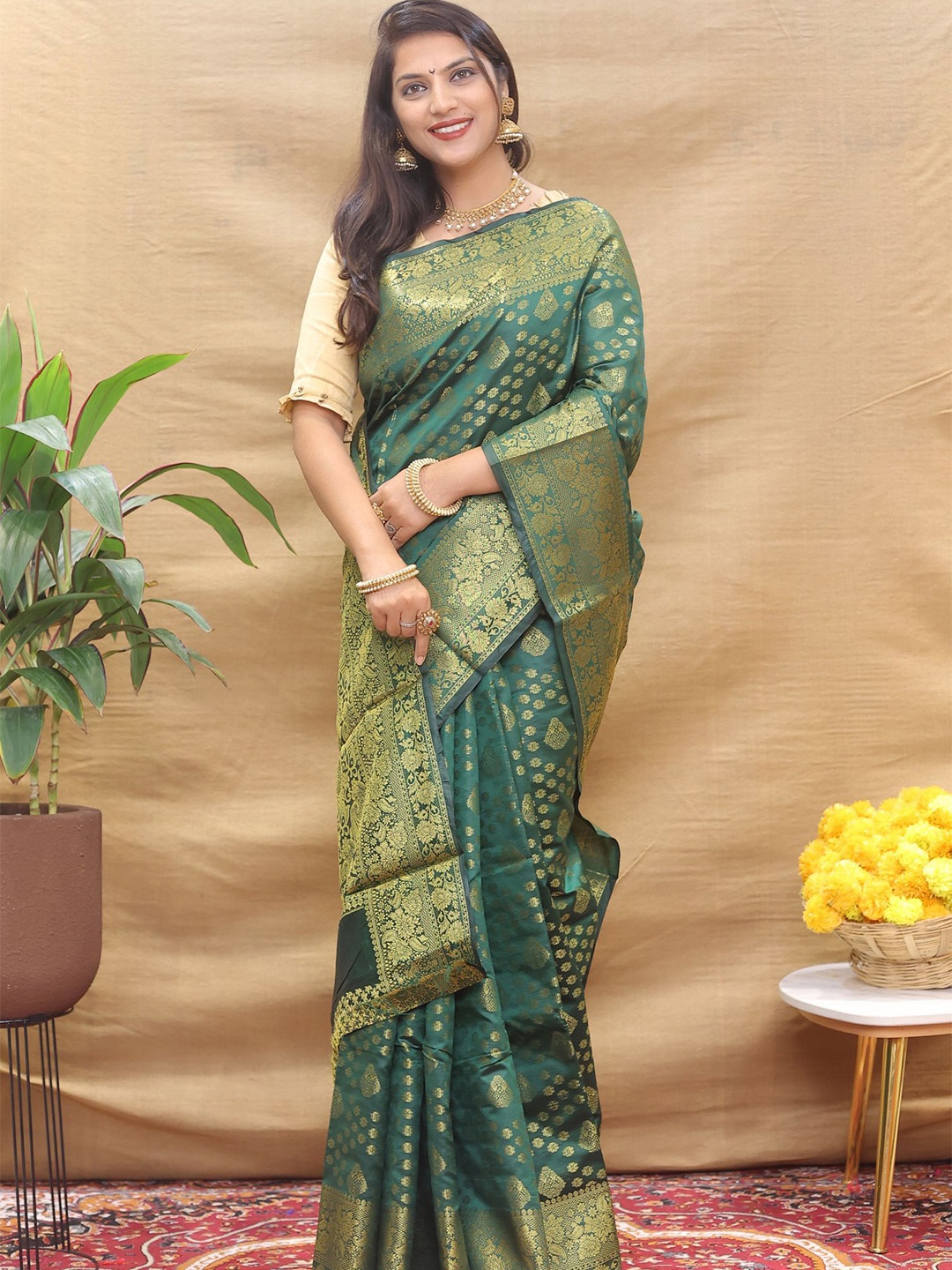 

Royal Rajgharana Saree Woven Design Zari Pure Silk Banarasi Sarees, Green