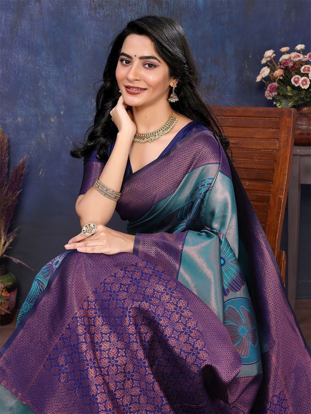 

sareyavella Woven Design Kashida Banarasi Saree, Blue