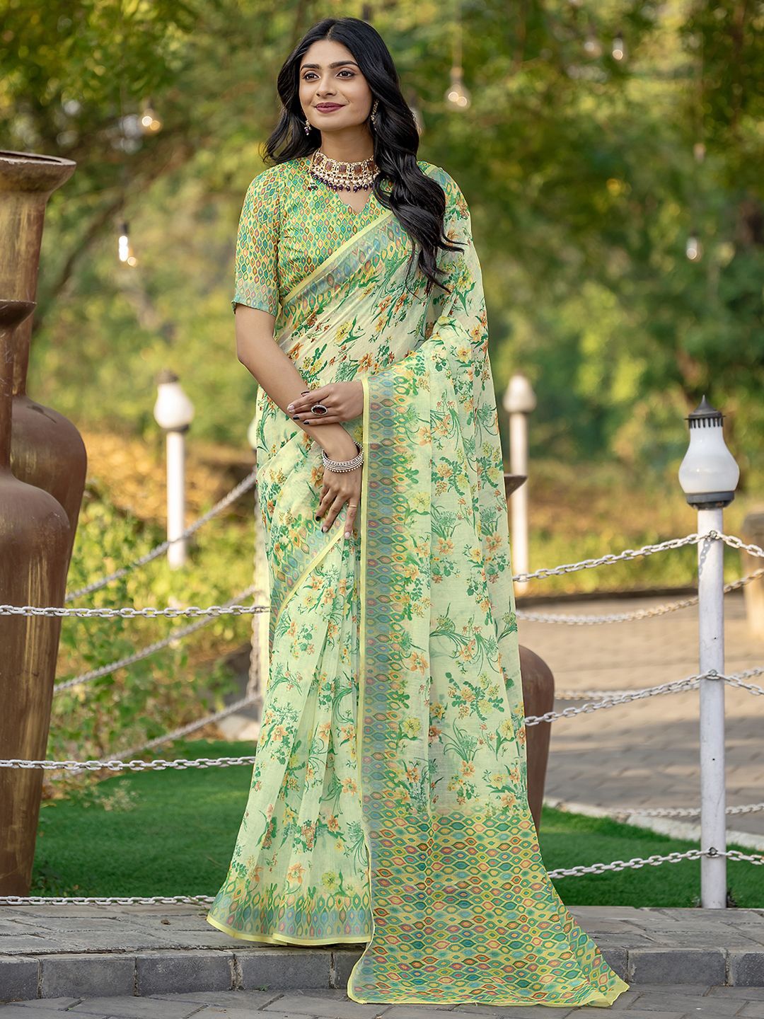 

BAPS Floral Printed Zari Saree, Yellow