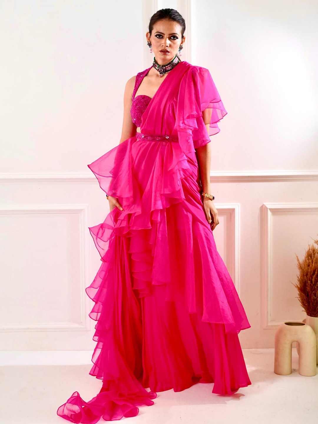 

Rashika Sharma Beads and Stones Pure Chiffon Belted Saree, Pink