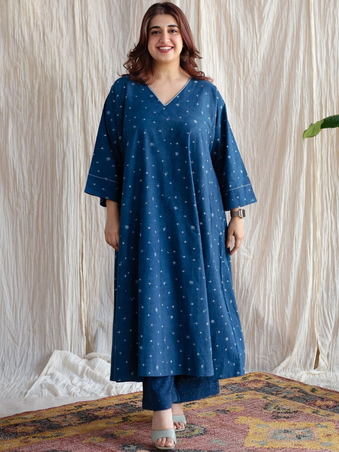 

THE INDIAN ETHNIC CO Roohani Collection Ajrakh Geometric Printed Thread Work Cotton Kurta, Blue