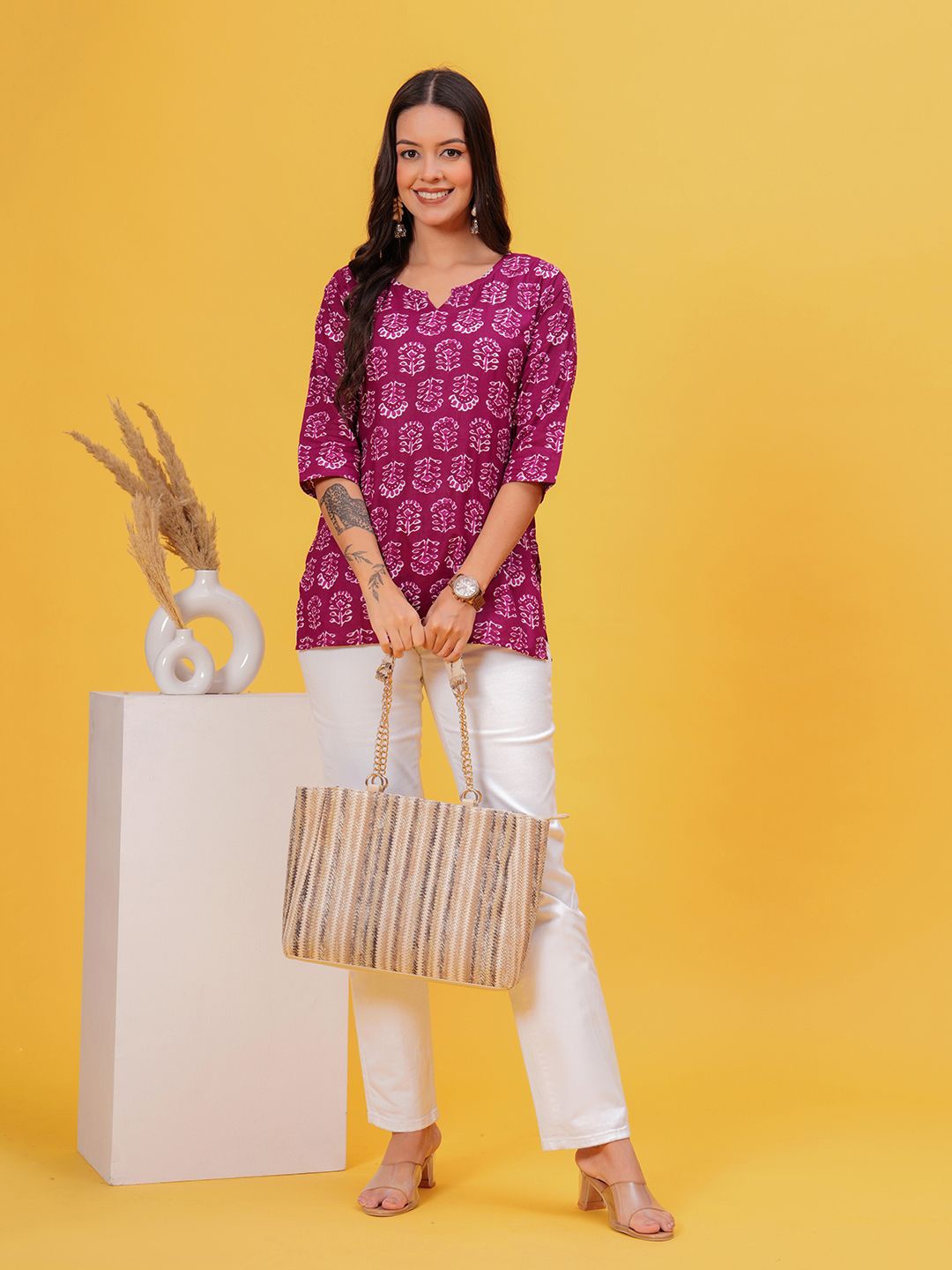

HIBIKI Women Ethnic Motifs Printed Pure Cotton Kurti, Magenta