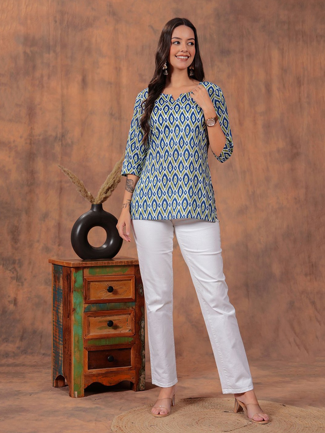 

HIBIKI Women Geometric Printed Pure Cotton Kurti, Blue