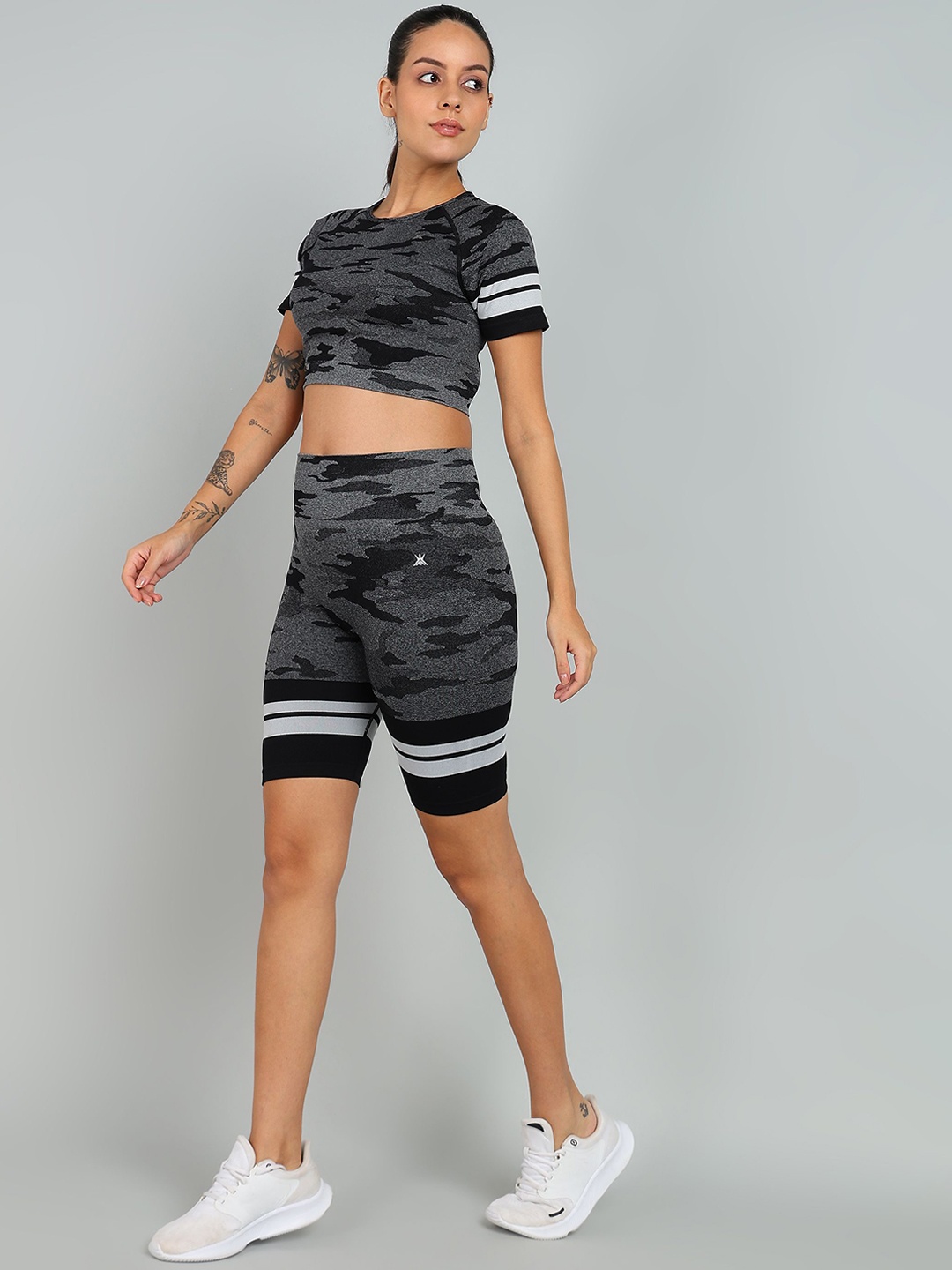 

KOBO Printed Round Neck Short Sleeves Top With Shorts, Black